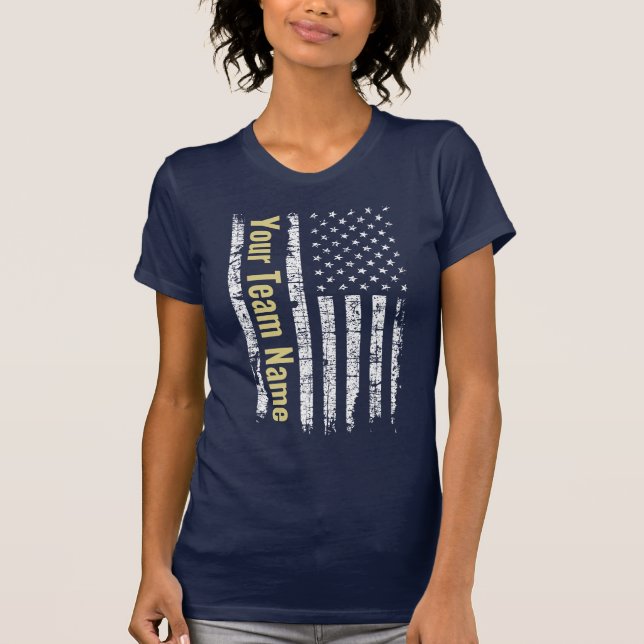 Camiseta Custom American Flag Team Name Sports Mom  (Frente)