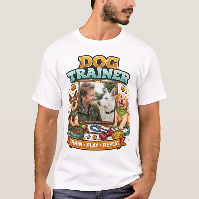 Camiseta Custom Photo Dog Trainer Fun Cartoon Illustration  (Frente)