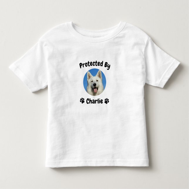 Camiseta Custom Proctected by Dog, Personalized Dog Name (Frente)
