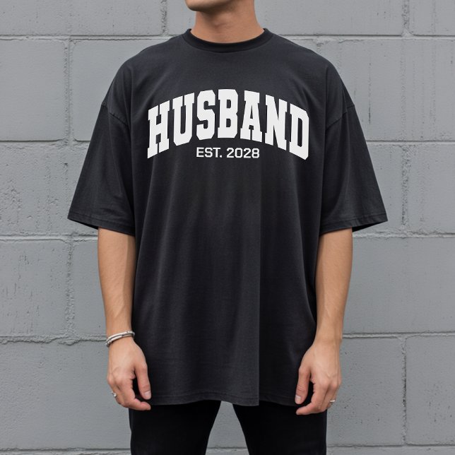 Camiseta Custom varsity wedding shirt for bride groom gift (Engagement gifts for couples, Wedding gifts for bride and groom, Bachelorette party bride shirts)