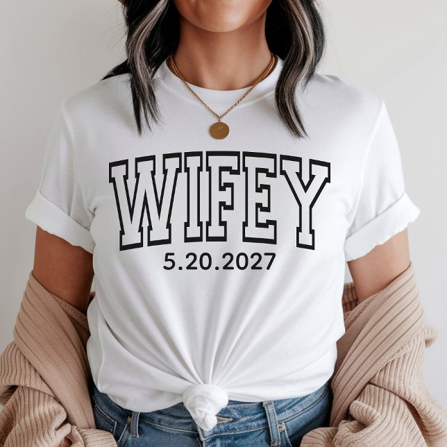 Camiseta Custom Wifey and Hubby Shirts for Bride and Groom (wifey and hubby shirt, minimalist couple shirt, wedding party shirt, honeymoon shirt, wifey shirt,)
