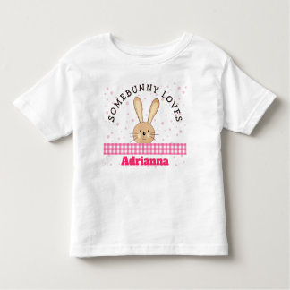 Camiseta Customizable Somebunny Loves You Pink Kids Tee