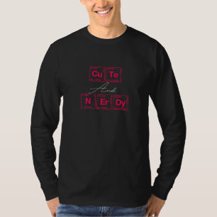 Camiseta Cuta E Nerdy Escritas Em Elementos Do Periódico