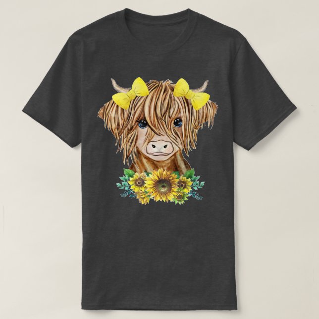 Camiseta Cute Baby Highland Cow With Sunflowers Farm Farmer (Frente do Design)