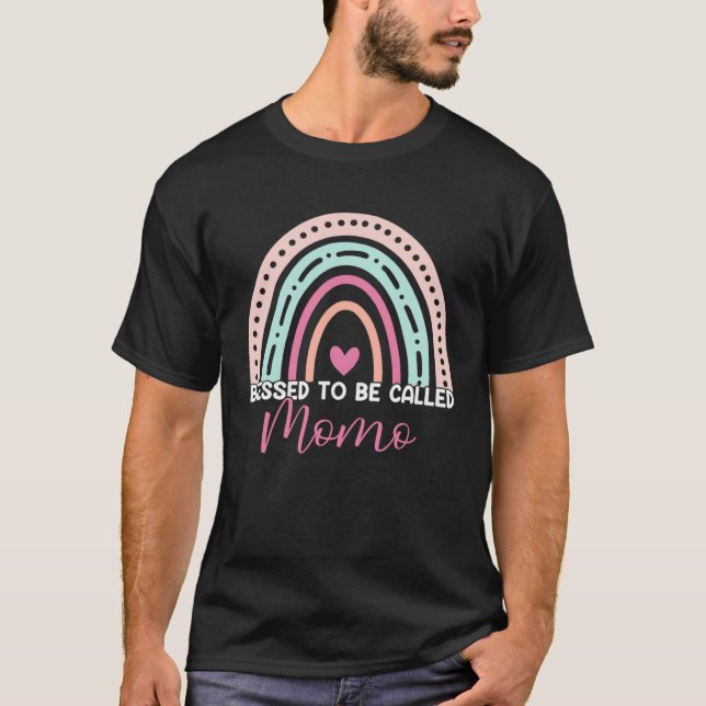 Camiseta Cute Blessed To Be Called Momo Rainbow Mom Grandma (Frente)