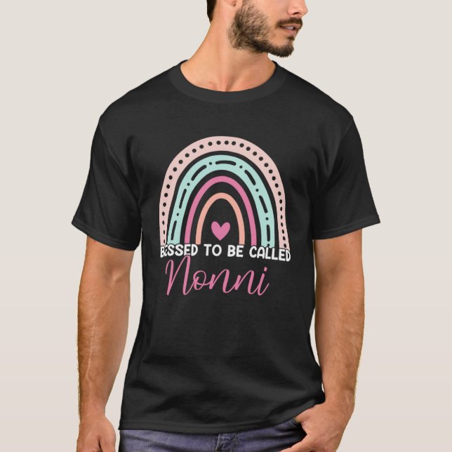 Camiseta Cute Blessed To Be Called Nonni Rainbow Mom Grandm (Frente)