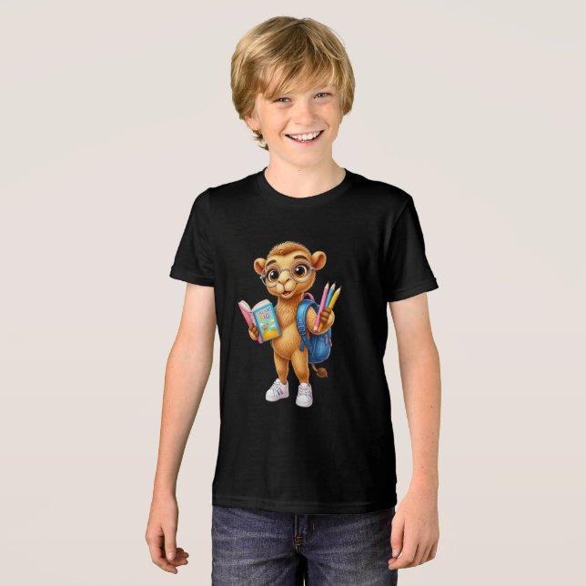Camiseta Cute Camel Volta às Aulas | Aprender É uma Aventur (Frente Completa)