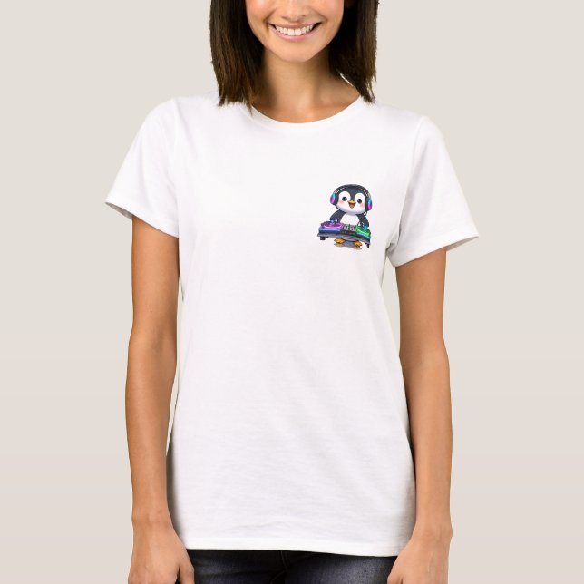 Camiseta Cute Cartoon Penguin DJ Illustration (Frente)