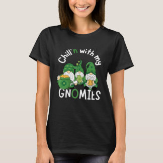 Camiseta Cute Chill n With My Gnomies  St Patricks day hand
