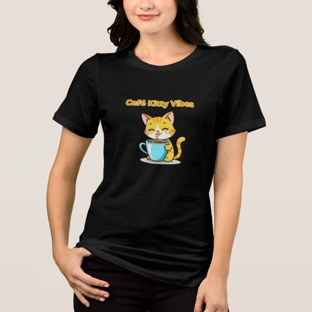 Camiseta **Cute Coffee Cat – Adorable Cat Drinking Coffee I (Frente)