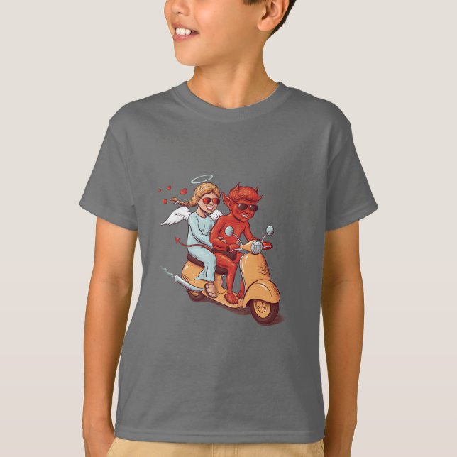 Camiseta Cute Devil and Angel on a Scooter (Frente)
