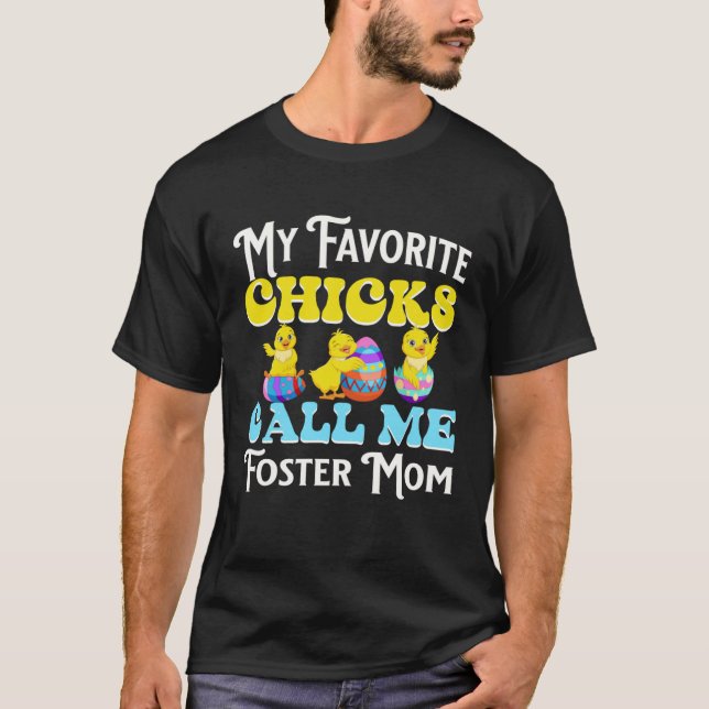 Camiseta Cute Easter My Favorite Chicks Call Me Foster Mom  (Frente)