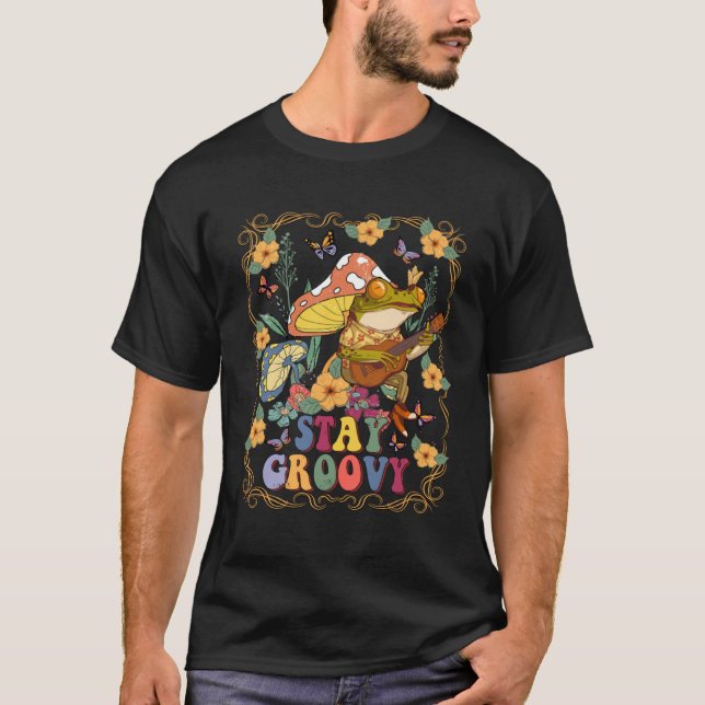 Camiseta Cute Frog Playing Banjo on Mushroom Hippie Stay Gr (Frente)