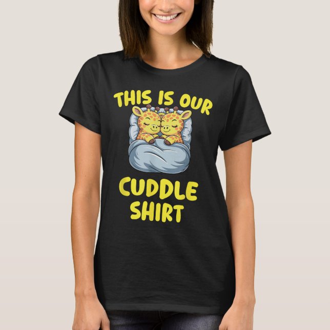 Camiseta Cute Giraffe Couple This Is Our Cuddle  (Frente)