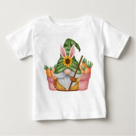 CAMISETA CUTE GREEN EASTER GNOME WITH ORANGE CARROTS