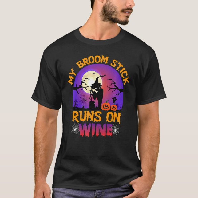 Camiseta Cute Halloween  My Broom Stick Runs On Wine (Frente)