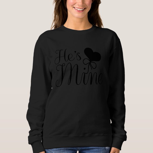 Camiseta Cute He's Mine Valentine Valentine's Day Romance (Frente)