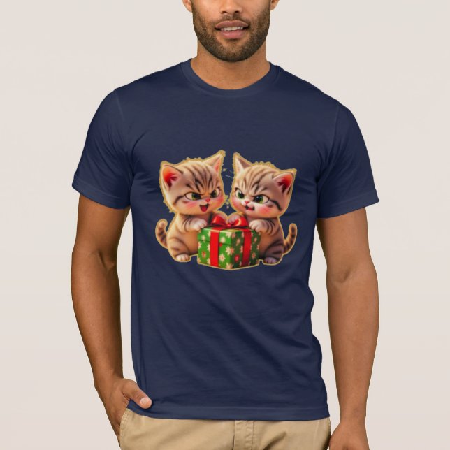 Camiseta **Cute Kittens Fighting Over a Gift – Funny Christ (Frente)