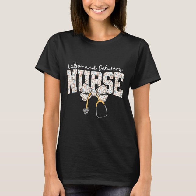 Camiseta Cute Labor And Delivery Nurse Stethoscope Coquette (Frente)