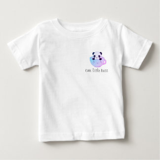 Camiseta Cute Little Boss – Kawaii Panda in a Cup Sticker 
