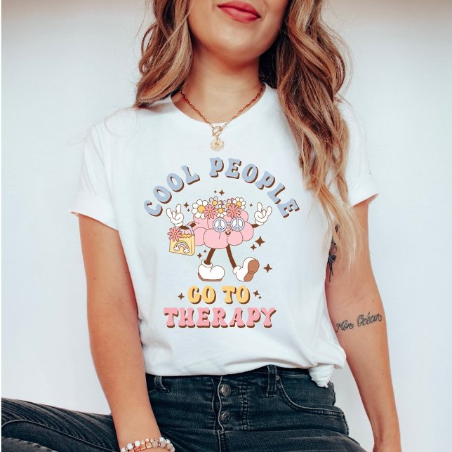Camiseta Cute Retro Cool People Go to Therapy  (Criador carregado)