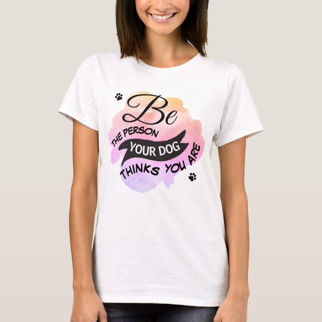 Camiseta Cute Ser Pessoa Que Seu Cachorro Acha Que É Rosa (Frente)