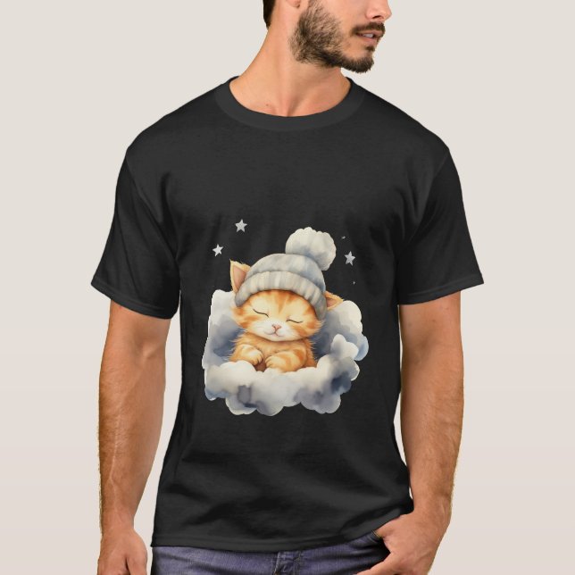 Camiseta Cute Sleepy Cat on Cloud Winter Beanie Art ✨🐾☁️ (Frente)
