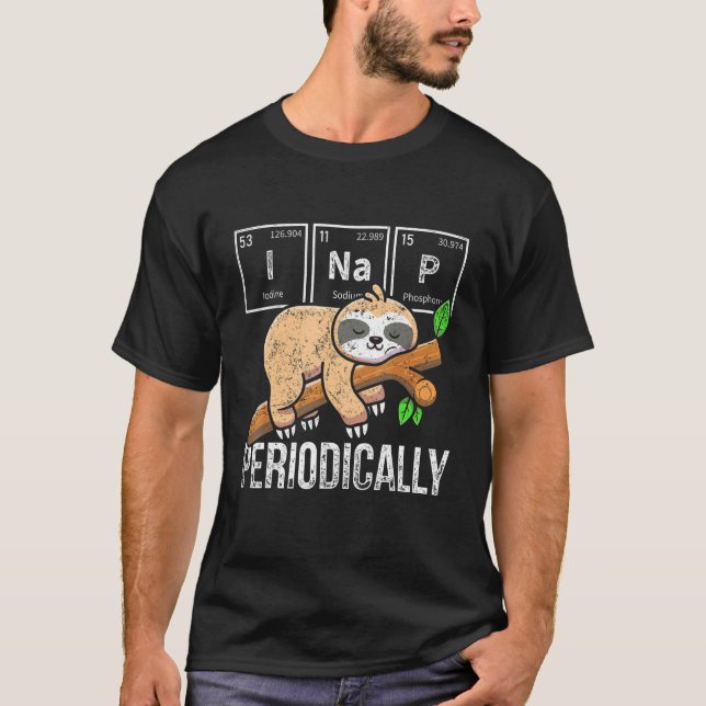 Camiseta Cute Sloth Animal Periódico Science Chemist C (Frente)