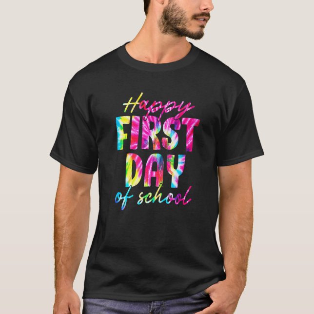 Camiseta Cute Tie Dye Happy First Day Of School (Frente)