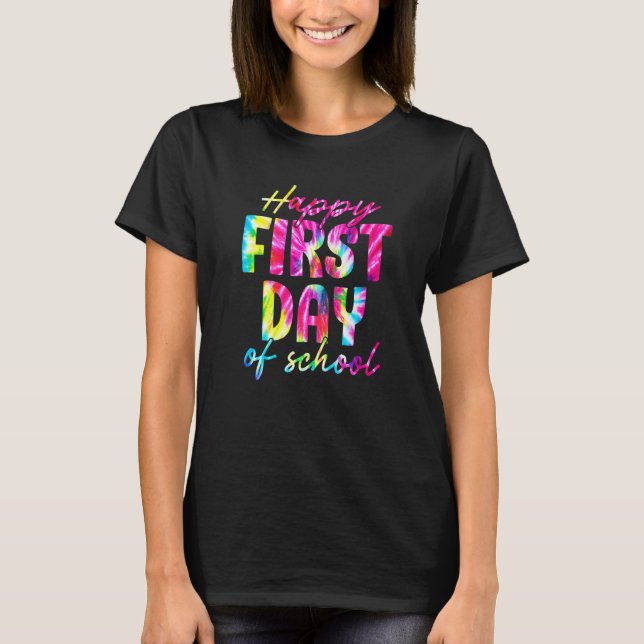 Camiseta Cute Tie Dye Happy First Day Of School (Frente)