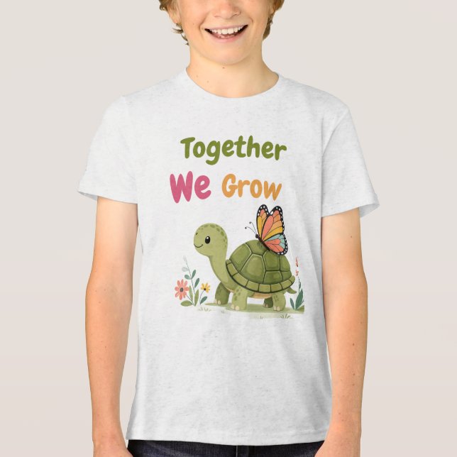 Camiseta Cute Turtle e Butterfly Together We Grow (Frente)