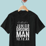 Camiseta da festa de noivado do Padrinho de casame<br><div class="desc">Trate seus padrinhos de casamento juniores para camisas de padrinho de casamento júnior! Apenas adicione o nome e a data do casamento e os leve para os seus hóspedes com a sua beleza. Roupa perfeita para ensaios de casamento</div>