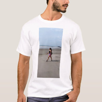 Camiseta da Garota de Passagem de Praia