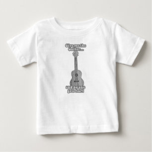 Camiseta Dá-me a guitarra e ninguém se machuca. B & W