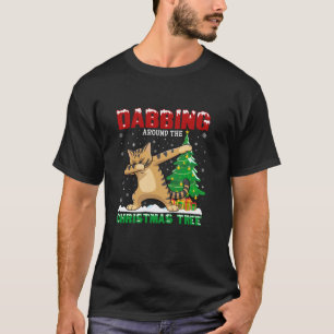 Camiseta Dabbing ao redor da árvore de Natal Savannah Cat X