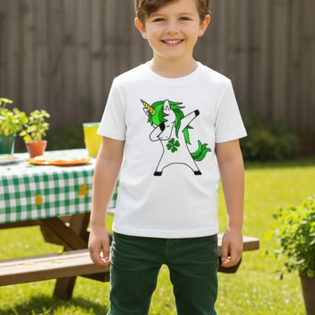 Camiseta Dabbing Unicorn Rua, Shamrock Verde do Dia de Patr (Criador carregado)