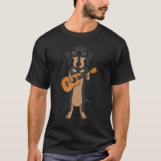Camiseta Dachshund Dog Jogando Ukulele Guitar (Frente)
