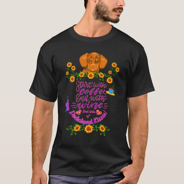 CAMISETA DACHSHUND PET FUNNY WIENER DOG COMEÇA COM CAFÉ (Frente)