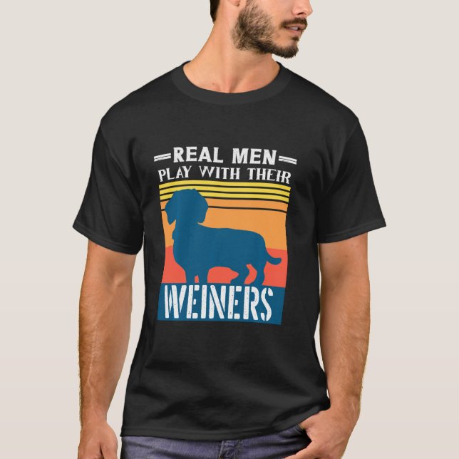 Camiseta Dachshund Weiner Cão Real Homens Brincam Com Sua E (Frente)