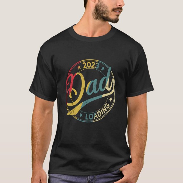 Camiseta Dad 2023 Loading Pregnancy announcement Soon to be (Frente)