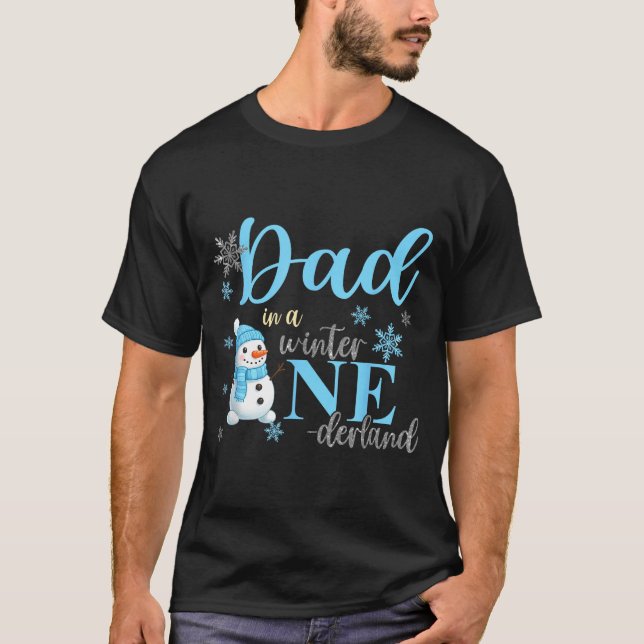 Camiseta Dad In A Winter Onederland Birthday Boy Girl Cute  (Frente)