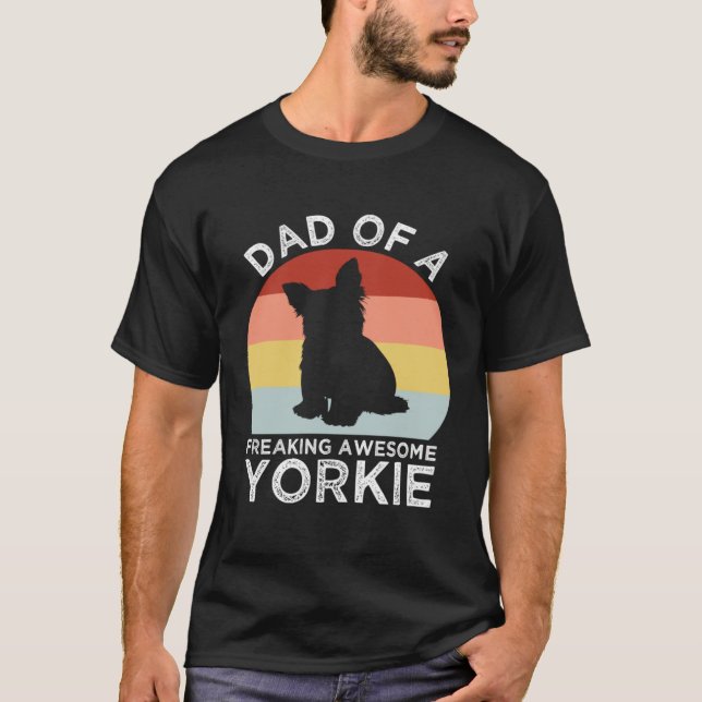 Camiseta Dad of a Freaking Awesome Yorkie  Yorkshire Terrie (Frente)