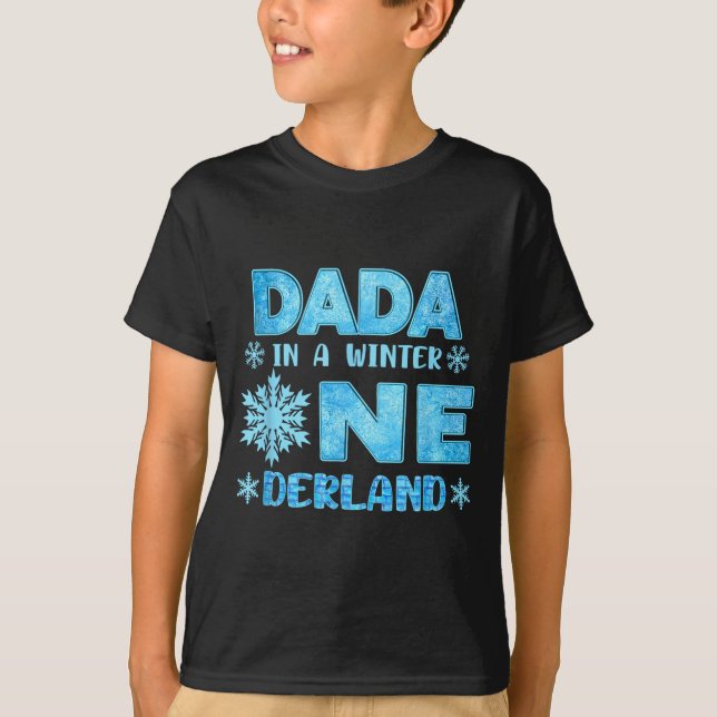 Camiseta Dada In A Winter Onederland Bday Girl Sweet Snowfl (Frente)