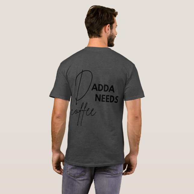 Camiseta Dadda precisa de café (Parte Traseira Completa)