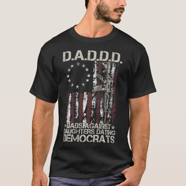 Camiseta Daddd Gun Pais Contra Filhas Namorandos Democratas (Frente)