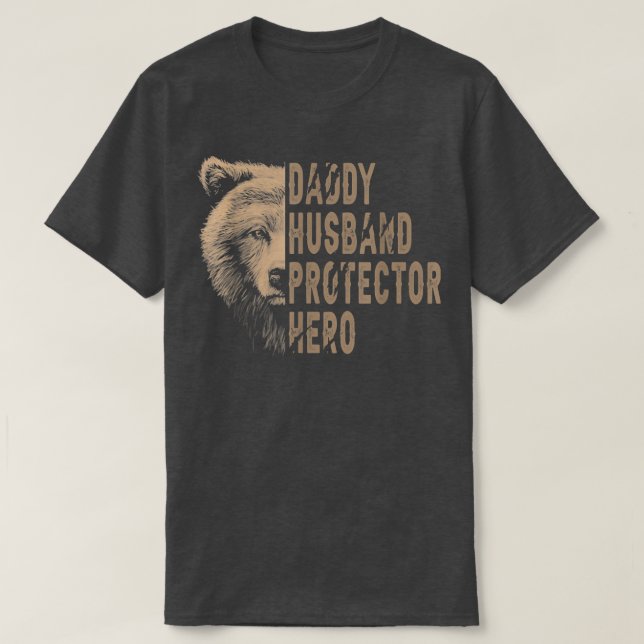 Camiseta Daddy Husband Protector Hero Papa Bear Dad Gift  (Frente do Design)
