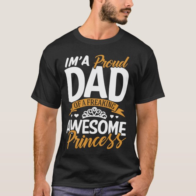 Camiseta Daddy  I m A Proud Dad Freaking Awesome Princess F (Frente)