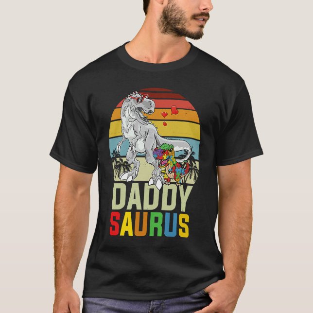 Camiseta Daddysaurus Rex Dinossauro Papai Saurus Consciente (Frente)