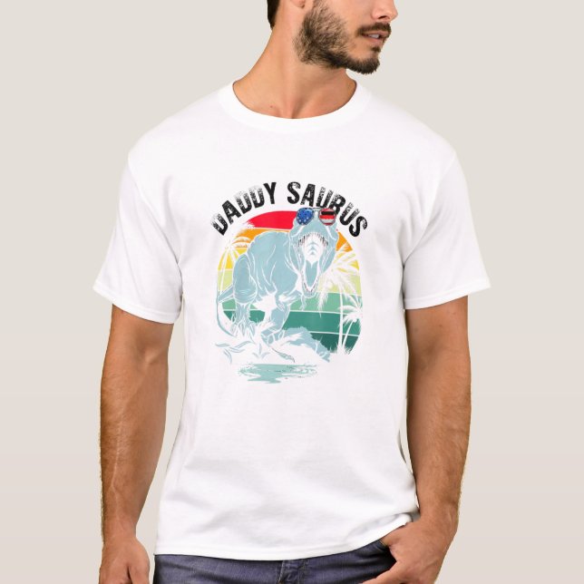 Camiseta Daddysaurus T Rex Dinossaur Pai Saurus Us Flag Fa (Frente)