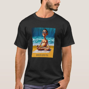 Camiseta DADnaste Fazendo Pose de Yoga Lotus na Praia Medit